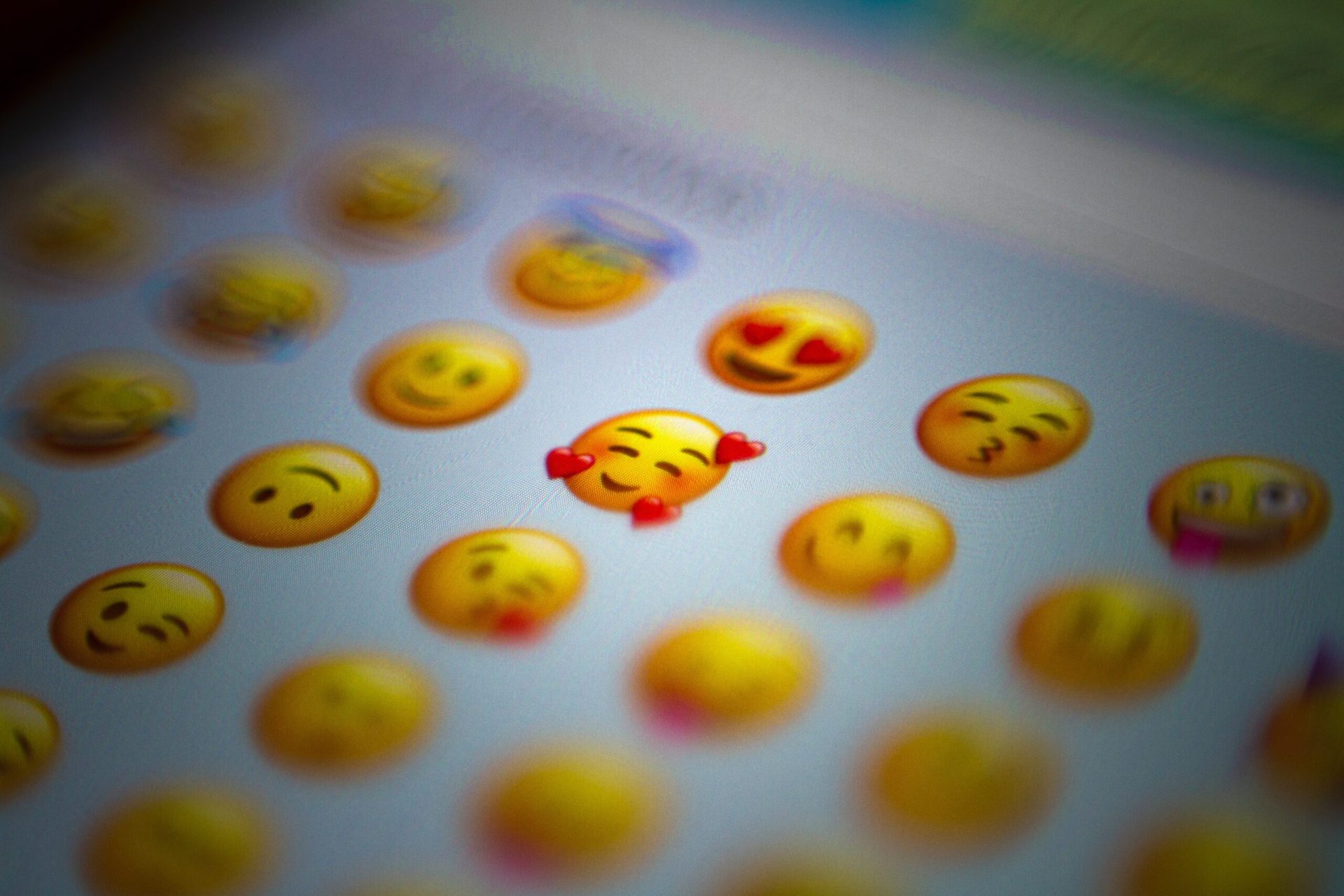 La storia delle emoji: come utilizzarle nelle tue comunicazioni